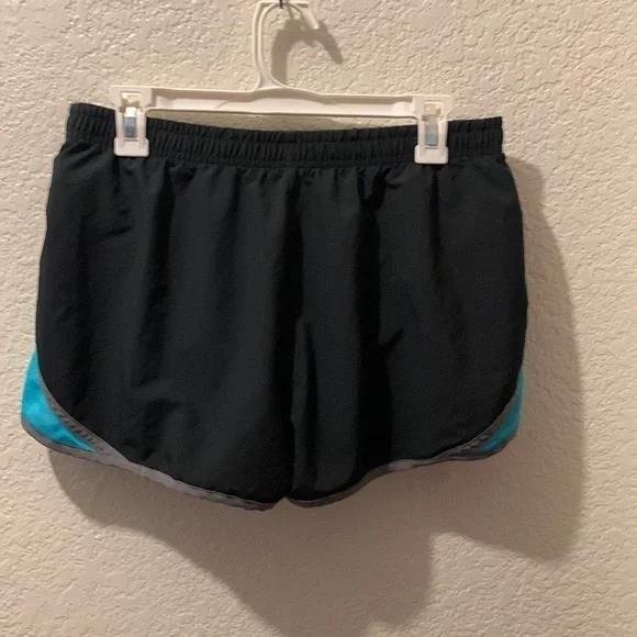 Under Armour Heatgear workout shorts medium - Picture 6 of 8